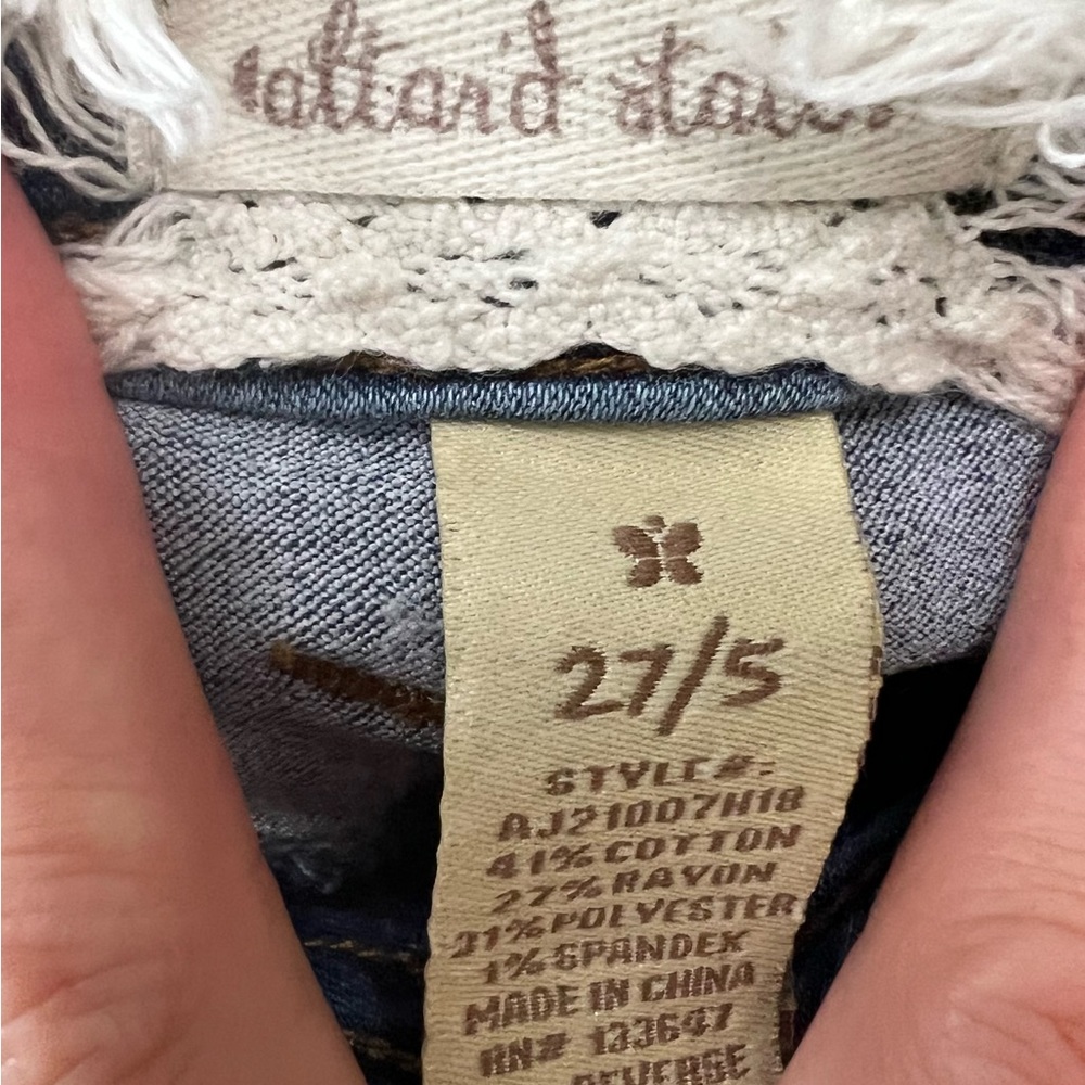 Altar’d State jeans. Excellent condition. Boot cut. Mid rise. Size 27/5
